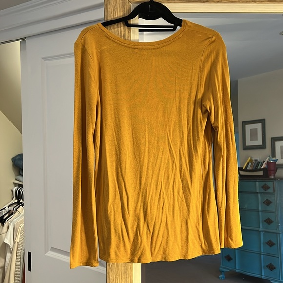 Mustard yellow v neck - Picture 2 of 2